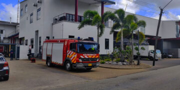 fernandes bakkerij web 1 Naar wat de redactie van Key News heeft begrepen is de brand gestart in de snack ruimte. Dat vertelt de brandweer, die heel snel ter plekke was bij Fernandes Bakkerij. Het is het personeel van de bakkerij gelukt om de brand met eigen blusapparaten te blussen.