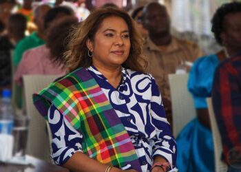 firstlady web First Lady Melissa Santokhi-Seenacherry, vraagt met een statement op haar Facebook-pagina aan de samenleving om hart te hebben voor Suriname. Zij geeft aan dat Suriname zwaar getroffen is door uit de hand gelopen handelingen van afgelopen vrijdag.