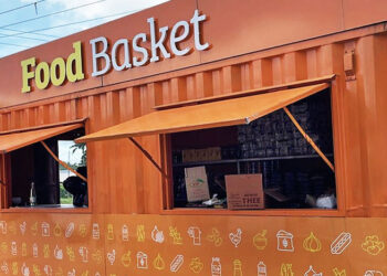 foodbasket De drukte bij de Foodbasket-winkel te Nieuw Nickerie is bewijs van de vraag ernaar. De Communicatie Dienst Suriname sprak Natascha Greenidge, coördinator Bureau Eenheid, die ook de Foodbasket te Nieuw Nickerie coördineert, over de bedrijvigheid.