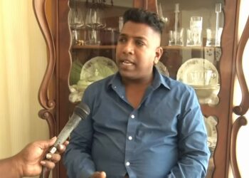 harish monorath “Veel misdaden zijn georkestreerd door familie of vrienden, het is meestal een inside job”, zei minister Harish Monorath van Justitie en Politie vrijdag in gesprek met D-TV Express over criminele activiteiten.