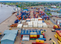 havenbeheer1 1 De Amerikaanse Kustwacht heeft aangekondigd dat vanaf 17 september 2025 strengere voorwaarden gelden voor schepen die vanuit Surinaamse havens de Verenigde Staten binnenvaren. De maatregel volgt uit de conclusie dat Suriname niet beschikt over effectieve antiterreurmaatregelen in zijn havens...