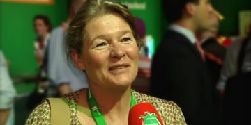 heineken 1 De Nederlandse belastingdienst zal onderzoeken hoeveel mensen gebruikmaken van een belastingconstructie vergelijkbaar met die van Charlene de Carvalho-Heineken. Dat heeft demissionair staatssecretaris Van Rij vrijdag 5 april aangegeven in de Tweede Kamer.