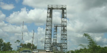 henar brug nickerie “Er zijn bruggen in een aantal districten die in aanmerking zouden kunnen komen voor tolheffing”, zei minister Kenneth Amoksi van Justitie en Politie zaterdag op een persconferentie in Nickerie.