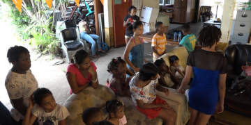 hoop voor kinderen kinderen 1 Verschillende sociale organisaties en personen waaronder de stichting Man Mit Man, Weid mijn Lammeren, Bisschop Karel Choennie, voorzitter Stichting voor het Kind, Tra Fas' De, Joan Nibte, het Universiteitsinstituut Kinderrechten en overige belanghebbenden, hebben in een brief naar de minister van Sociale Zaken hun bezorgdheid geuit over de uitvoering van de Wet Opvanginstellingen (S.B. 2014 no. 7). Deze wet is bedoeld om de kwaliteit van de opvanginstellingen te waarborgen en de rechten van kwetsbare mensen te beschermen.