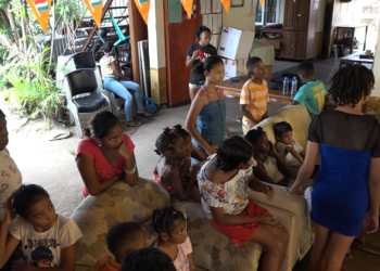 hoop voor kinderen kinderen Het Bureau voor Familierechtelijke Zaken (BuFaZ),  heeft op zaterdag 11 februari 2023 drieëndertig kinderen die in het kindertehuis, Stichting "Hoop voor Kinderen" verbleven uit deze instelling gehaald en elders ondergebracht.