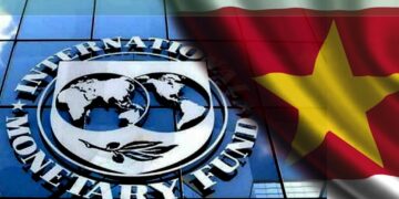 imf 9 De vraag waar de winstbelastingen en dividend van Newmont, IamGold en Staatsolie ter waarde van USD 3,4 miljard zijn gebleven en waarom Suriname, met een positieve betalingsbalans van gemiddeld 870 miljoen USD per jaar van 2020 tot en met 2023, een IMF Herstelprogramma nodig heeft, is ook op de persconferentie van het IMF op woensdag 13 februari gesteld. Het IMF voert elk jaar een artikel 4 consultatie uit in Suriname waarbij ze de Centrale Bank van Suriname bezoekt, het ministerie van financiën en ook anderen relevante organisaties spreekt. Dus is ze bekend met de inkomsten en uitgaven van Suriname. Immers dat heeft ze nodig om de jaarlijkse positieve of negatieve groei van de Surinaamse economie vast te stellen. Het antwoord op de vraag van mevrouw Anastacia Guscina, vertegenwoordiger van het IMF was; Suriname is lid van IMF, heeft hulp gevraagd om een herstelprogramma uit te voeren en IMF geeft die hulp.