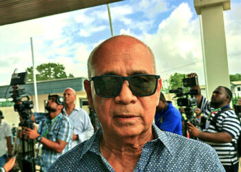 kamperveen Het geduld voor de nabestaanden van de 15 personen die zijn vermoord op 8 december heeft geloond. Er is voor de derde keer 20 jaar gevonnist in hogerberoep tegen de hoofdverdachte Desi Bouterse en de vier andere medeverdachten. "Ik ben tevreden. We zijn heel blij met de uitspraak en we zijn dankbaar", zegt Henk Kamperveen, nabestaande van de vermoorde Andre Kamperveen.