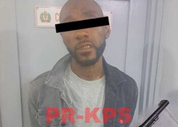 kapalani kps 1 De gangster rapper Kapalani (Orlando Watts) is maandag door de Militaire Politie (MP) aangehouden nadat hij op heterdaad werd betrapt met een vuistvuurwapen in de hand.