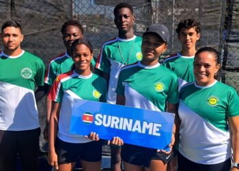 kn featured image Een vijftal jeugdige tennissers heeft ruim twee weken geleden de nodige ervaring opgedaan tijdens deelname aan de Junior Davis Cup (jongens) en de Junior Billie Jean Cup (meisjes).