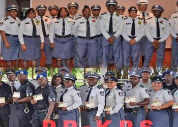 kps bevorderingen Bij het Korps Politie Suriname hebben op donderdag 17 en vrijdag 18 augustus 2023 bevorderingen van een aantal politieambtenaren in naast hogere rang plaatsgevonden. Dit heuglijke feit heeft per structuur plaatsgevonden.