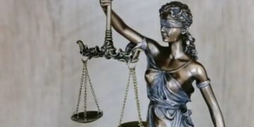 lady justice 18 Satishkumar N. prijst zich gelukkig dat zijn vrouw weer thuis is, nadat ze geruime tijd bij een minnaar man was gaan inwonen. "Ze was zelf weg en ze kwam zelf terug. We zijn nu weer gelukkig samen en alles gaat goed."