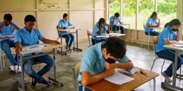 leerlingen leerjaar 10 3 Na Keti Koti starten leerlingen van leerjaar 12 direct met hun examens, die tot 10 juli duren. Ontdek het volledige examenschema en belangrijke data in het artikel. Lees verder voor