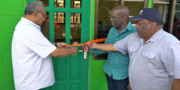 lvv meldpunt web Minister Parmanand Sewdien van Landbouw, Veeteelt en Visserij (LVV) heeft het Meldpunt Nickerie officieel geopend. Dit meldpunt, gevestigd op het hoofdkantoor van het ministerie van LVV in Nieuw Nickerie, zal op doordeweekse dagen toegankelijk zijn voor alle burgers tussen 7 uur ochtend en 3 uur ‘s middags.