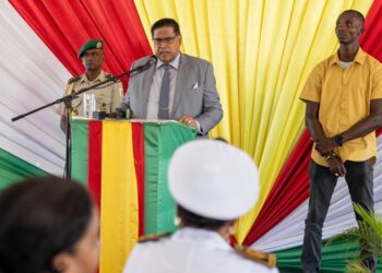 medicijnen chan President Santokhi heeft in Nickerie aangekondigd dat hij de komende week 10 containers met medicijnen in ontvangst zal nemen. Dit is een schenking van de republiek India. Het staatshoofd deed deze melding in Nickerie op 5 augustus tijdens de uitreikingsplechtigheid van grondpapieren.