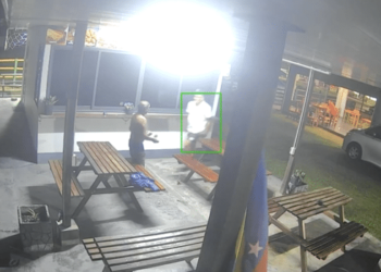 moord saoena markt paramaribo suriname 680x350 1 Het slachtoffer R.T., meer bekend als “Leeuw”, die een zwerversbestaan leed, is op zondag 27 augustus 2023 bij een eettent/bar aan de kant van de Verlengde Anamoestraat bij Saoenamarkt door een onbekende man doodgeschoten.