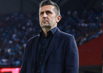 nenan bejelica web Union Berlin, de club waar Surinaams internationaal Sheraldo Becker onder contract staat, heeft de Kroatische coach Nenad Bjelica aangesteld als opvolger van Urs Fischer. Dit is een poging het lot van het team te verbeteren en de degradatiezone van de Bundesliga te verlaten.
