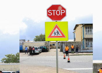 ow scholncomplex WEB Het ministerie van Openbare Werken (OW) is reeds een geruime tijd bezig met nieuw verkeersbeleid, in het bijzonder voor verkeer in gebieden waar scholen zich bevinden. Op vrijdag 8 november 2023 is het scholencomplex aan de Boterbloemstraat benoemd tot een schoolzone.