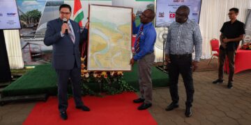 Minister Riad Nurmohamed; Met doordacht en duurzaam beleid top baggerproject opgeleverd