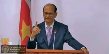 parmessar 5okt web 1 “Er is een commissie ingesteld door de president die zich moest buigen over de landelijke problematiek van volkshuisvesting.” "Deze commissie telt ongeveer 28 leden met een gecumuleerd salaris van rond de SRD 400.000", maakte DNA-lid Rabin Parmessar maandag kenbaar in het parlement tijdens de Algemene Politieke Beschouwingen.