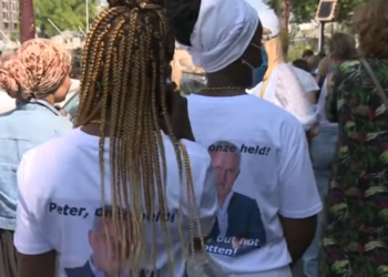 peter r de vries Het Openbaar Ministerie (OM) in Nederland gaat in hoger beroep tegen de uitspraken van de rechtbank in de moordzaak van journalist Peter R. de Vries. De rechtbank legde gevangenisstraffen op tot 28 jaar op aan negen verdachten. Het OM is echter niet tevreden met deze vonnissen.