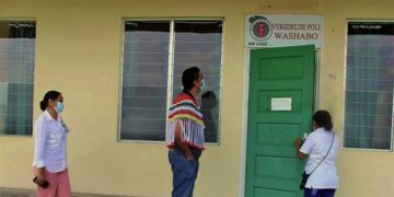 poli washabo web De vijf poliklinieken, die voorkomen in Regio-West, zijn per 1 oktober weer onder de Medische Zending (MZ) gebracht. Dit deelt districtscommissaris (dc) Josta Lewis van het bestuur ressort Kabalebo mee.