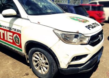 politie voertuig web 1 80 Een groep politieambtenaren heeft op woensdag 12 juni 2024 met succes de Arrestatieteam (AT) training afgerond. Het Arrestatieteam is een gespecialiseerde afdeling van het Korps Politie Suriname (KPS).
