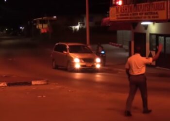 politiecontrole 1 De controlepost te Burnside, die ligt in het district Coronie, zal ontmanteld en verplaatst worden naar Coppenamepunt. Dit maakte minister Kenneth Amoksi van Justitie en Politie zaterdag in Nickerie tijdens een werkbezoek bekend.