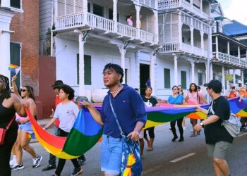 pridewalkweb Dit jaar viert Suriname voor de veertiende keer de PRIDE Maand, met kleurrijke, feestelijke en verdiepende activiteiten en bijeenkomsten. Ook in 2024 is oktober de maand waarin de verbondenheid tussen de LGBTQI+-gemeenschap en de samenleving extra tot uitdrukking komt.