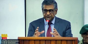 raghoebarsing min fin 9 Financiënminister Stanley Raghoebarsing heeft in een interview met de Communicatie Dienst Suriname (CDS) aangegeven dat het IMF in de loop der jaren heeft geleerd om bij het goedkeuren van programma’s niet alleen naar cijfers te kijken, maar ook naar humanitaire en menselijke aspecten.