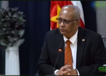 ramdin web 1 Het reactiveren van de Unie van Zuid-Amerikaanse Naties (UNASUR) is cruciaal voor de ontwikkeling van Zuid-Amerika. Het is belangrijk dat de integratie tot stand komt en de landen elkaar ondersteunen.