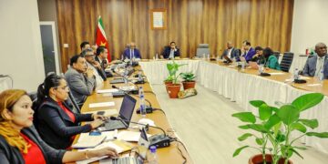 regeringsraad 1 In een Regeringsraad vergadering (RRV), gehouden op woensdag 27 september 2023, zijn er belangrijke besluiten genomen die van aanzienlijke invloed zullen zijn op de Surinaamse samenleving. Het betreft namelijk besluiten aangaande grondconversie en grondhuurvergoeding.