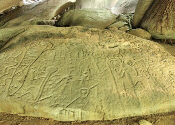 rotstekening De fascinerende rotstekeningen (petrogliefen) van Werehpai zijn vereeuwigd in de nieuwste publicatie van het Surinaams Museum. Foto's, tekeningen en beschrijvingen van alle 313 rotstekeningen zijn opgenomen in dit boek van 400 pagina's. Daarmee is de unieke verzameling nu ook toegankelijk voor iedereen die niet naar zuidwest-Suriname kan reizen.