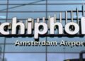 Meer geluidsoverlast van Schiphol ondanks stillere vliegtuigen 7 schiphol Ondanks de inzet van steeds stillere vliegtuigen op Schiphol, ervaren omwonenden van de luchthaven toenemende geluidshinder. Dit concludeert de Inspectie Leefomgeving en Transport in Nederland na onderzoek naar het effect van verschillende vliegtuigtypen op geluidsoverlast.