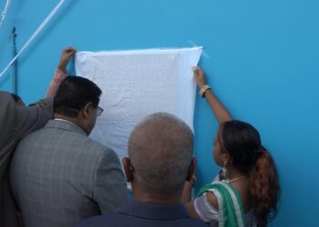 school 2 Minister Henry Ori van Onderwijs, Wetenschap en Cultuur noemde de ingebruikname van de Jhamontre Ramawhadhdoebeschool (havo en vwo) aan de Magentakanaalweg welke maandag is geschied een voorbeeld van partnerschap. Dit omdat de publieke sector in staat was de school te schenken aan de staat.