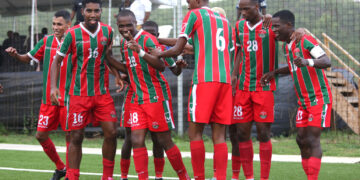 shield 2023 robinhood sur 1 “Wij gaan sowieso met hen moeten strijden. Het gaat niet makkelijk zijn”, aldus woorden van Robinhood aanvoerder Jamilhio Rigters. De ploegleider sprak Key News maandagavond na de laatste officiële training van de Surinaamse landskampioen op het eigen complex. “Wij hebben een goede training achter de rug vandaag (maandag 27 november). De scherpte is er en wij gaan met 100 procent zekerheid richting die ontmoeting.”