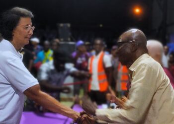 simons 1a Het eerste besluit van het nieuw gekozen hoofdbestuur van de Nationale Democratische Partij is genomen. "We willen Desi Bouterse benoemen tot ere voorzitter", zegt Jennifer Simons, de nieuwe voorzitter van de NDP.