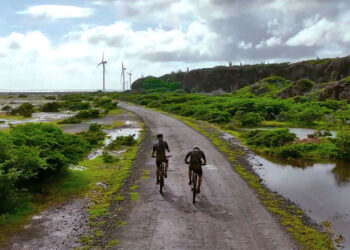 Jorryn Simson en Wilfred Visser participeren aan mountainbike race in Curaçao