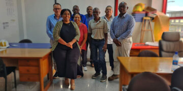 sivis web De directeur van het Scholingsinstituut voor de Vakbeweging in Suriname (SIVIS), Victor Jones en een delegatie van de Federatie Nederlandse Vakbonden (FNV), bestaande uit de heren Harry Balgobind, Wim Dekkers en Edwin Rustenberg, hebben zich op dinsdag 5 maart 2024 georiënteerd op het directoraat Arbeidsinspectie.