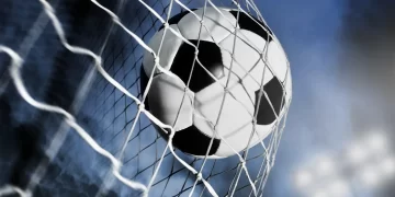 soccer ball goal 2 Het is officieel: geen 64 als tijdens Qatar 2022, maar 104 wedstrijden, over een periode van in totaal 40 dagen, in plaats van een maand. Het WK van 2026 in Canada, de VS en Mexico, wordt uitgebreid van 32 teams naar 48. De Concacaf gaat van een maximum van vier plaatsen op het eindtoernooi naar een maximaal aantal van acht.