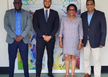 sportdirecteuren Frans Guyana Suriname Guyana 2 De ondertekening van de protocolovereenkomst, die de weg vrijmaakt voor de organisatie van de Inter-Guyana Spelen (IGS) in 2023, heeft plaatsgevonden na een formele bijeenkomst van de respectievelijke sportdirecteuren van de drie deelnemende landen in Paramaribo. Dit laat Sportdirecteur Gordon Touw Ngie Tjouw weten.
