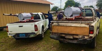 spuitvoertuigen foto bog 922677 DKfm82Dt De 17-jarige leerling Sjahling Tawajoera van avondmulo Latour is maandag overleden op de Spoedeisende Hulp, nadat zij op school onwel werd na malathion bespuiting door het Bureau Openbare Gezondheidszorg (BOG) in de buurt. "De geur was niet te verdragen", zegt een leerkracht.