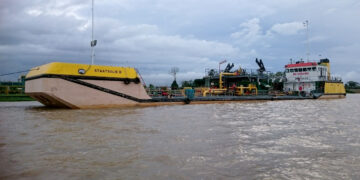 staats olie 44528 Zowel staatsolie als de regering hebben nadruk gelegd op de ontwikkeling en betrekken van local content in de productiesharingcontracten met de verschillende oliegiganten die vandaag het contract hebben getekend voor blok 63, 64 en 65.