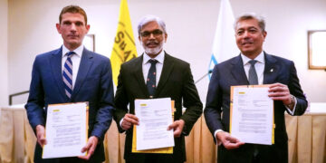 staatsolie ondertekening Staatsolie Maatschappij Suriname N.V. heeft op maandag 4 maart 2024 een overeenkomst (Letter of Agreement, LoA) ondertekend met Petronas en ExxonMobil. De LoA is nodig voor het verder onderzoeken van de gasvondst die in 2020 is gedaan met de Sloanea-1-exploratieput in Blok 52.