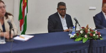 Minister Financiën: “Totale samenleving zal opdraaien voor loonsverhoging ambtenaren”