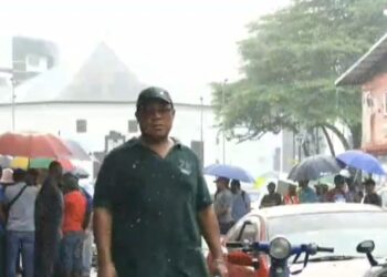 starnieuws ebs De personeelsbond van EBS, OWOS is momenteel onderweg met een brief voor de president.  De bond heeft tijdens een Algemene Leden Vergadering besloten om een brief aan te bieden aan de president waarin zij duidelijk hun misnoegen uiten over het ontslag van hun voorzitter, Marciano Hellings.