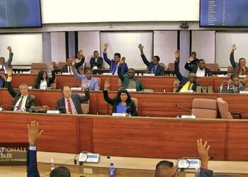 stemming web De kogel is door de kerk, de Nationale Assemblee heeft de wetswijziging op ons kiesstelsel aangenomen. Zowel de oppositie als de coalitie hebben unaniem voor gestemd, op een afwezige na.