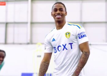 summerville Crysencio Summerville, die Surinaamse roots heeft en door de Surinaamse Voetbal Bond (SVB) in de gaten wordt gehouden, heeft een mooie waardering gekregen voor zijn eerste seizoen in het Championship.