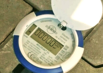 swm meter web 6 Coronianen krijgen nog steeds een te hoge waterrekening voorgelegd bij de incassokantoren. “Er is door de leiding van het bedrijf aan ons meegedeeld dat we vooralsnog de waterrekening niet hoeven te betalen. Maar bij de incassokantoren worden de mensen nog steeds opgedragen om de bedragen te betalen”, zegt bewoner Leroy Doorson van Coronie.