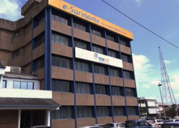telesur office 2 Het ministerie van Onderwijs, Wetenschap en Cultuur (OWC) heeft, in samenwerking met Telesur, een pilot wifi-project voor VOS-scholen gelanceerd.
