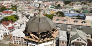toren fin koper Het Torengebouw in de historische binnenstad van Paramaribo krijgt in het kader van het Paramaribo Urban Rehabilitation Program II (PURP-2) een grondige renovatie. Voor het herstel van het pand is een bedrag van USD 2 miljoen gereserveerd, meldt het ministerie van Financiën en Planning.